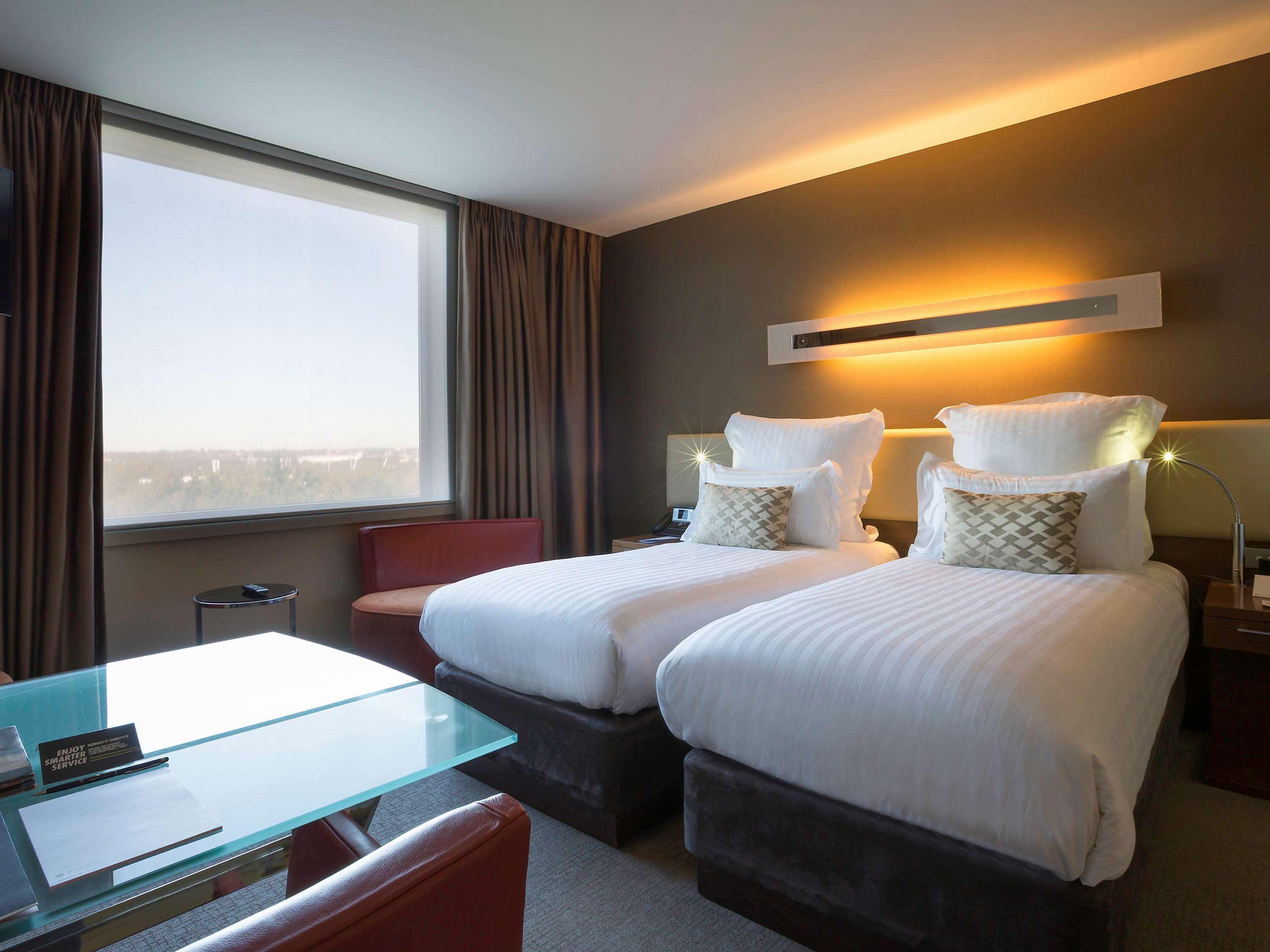 พูลแมน แอต ซิตนีย์ โอลิมปิก พาร์ค Hotel ซิดนีย์ ภายนอก รูปภาพ A room at the Hilton London Heathrow