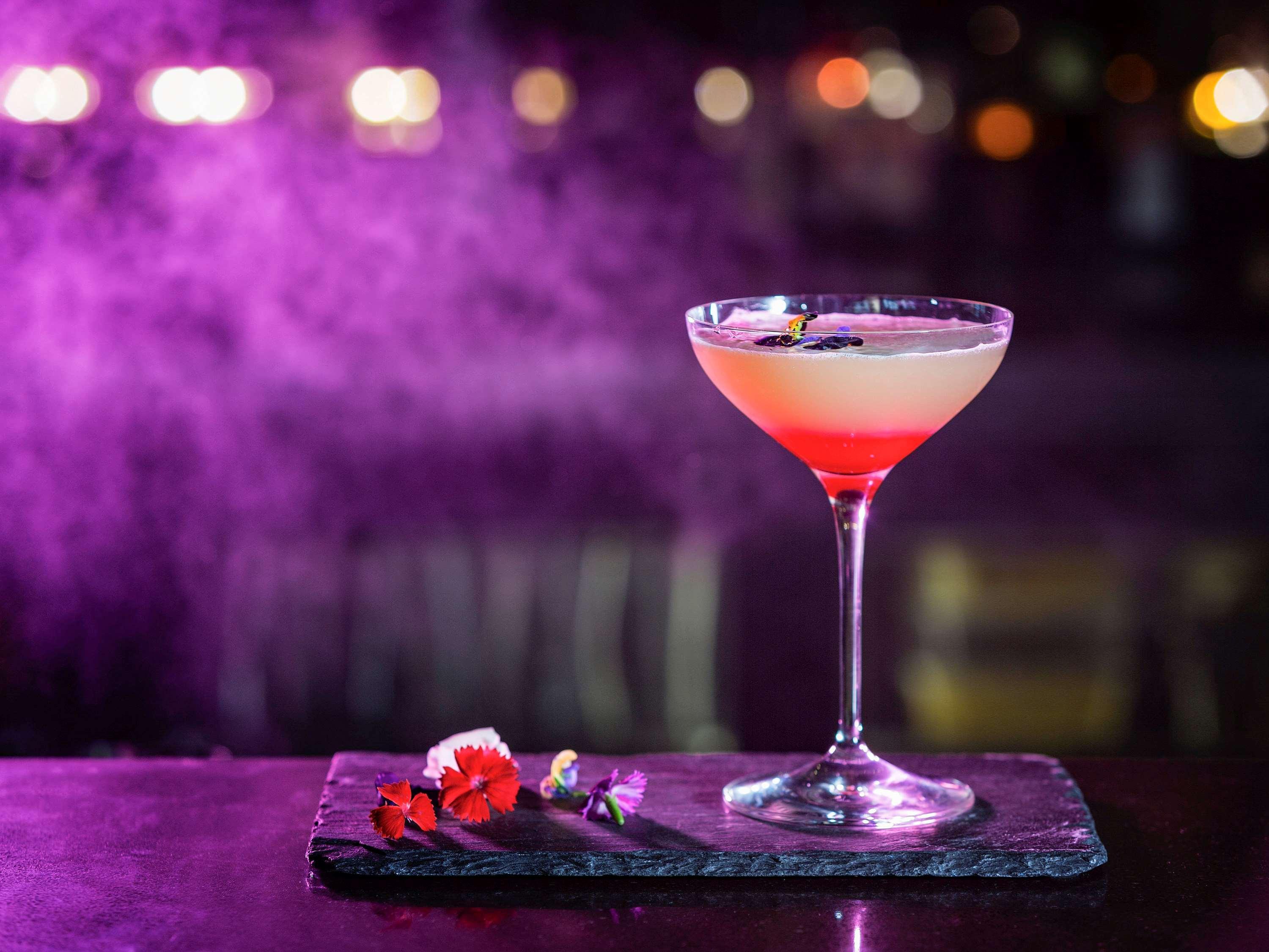 พูลแมน แอต ซิตนีย์ โอลิมปิก พาร์ค Hotel ซิดนีย์ ภายนอก รูปภาพ A cosmopolitan cocktail