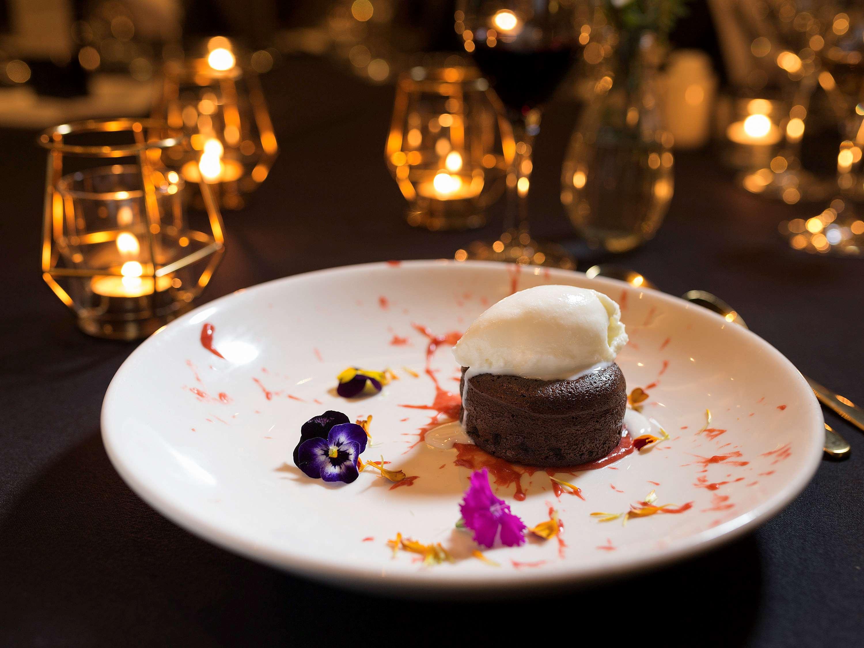 พูลแมน แอต ซิตนีย์ โอลิมปิก พาร์ค Hotel ซิดนีย์ ภายนอก รูปภาพ A chocolate dessert
