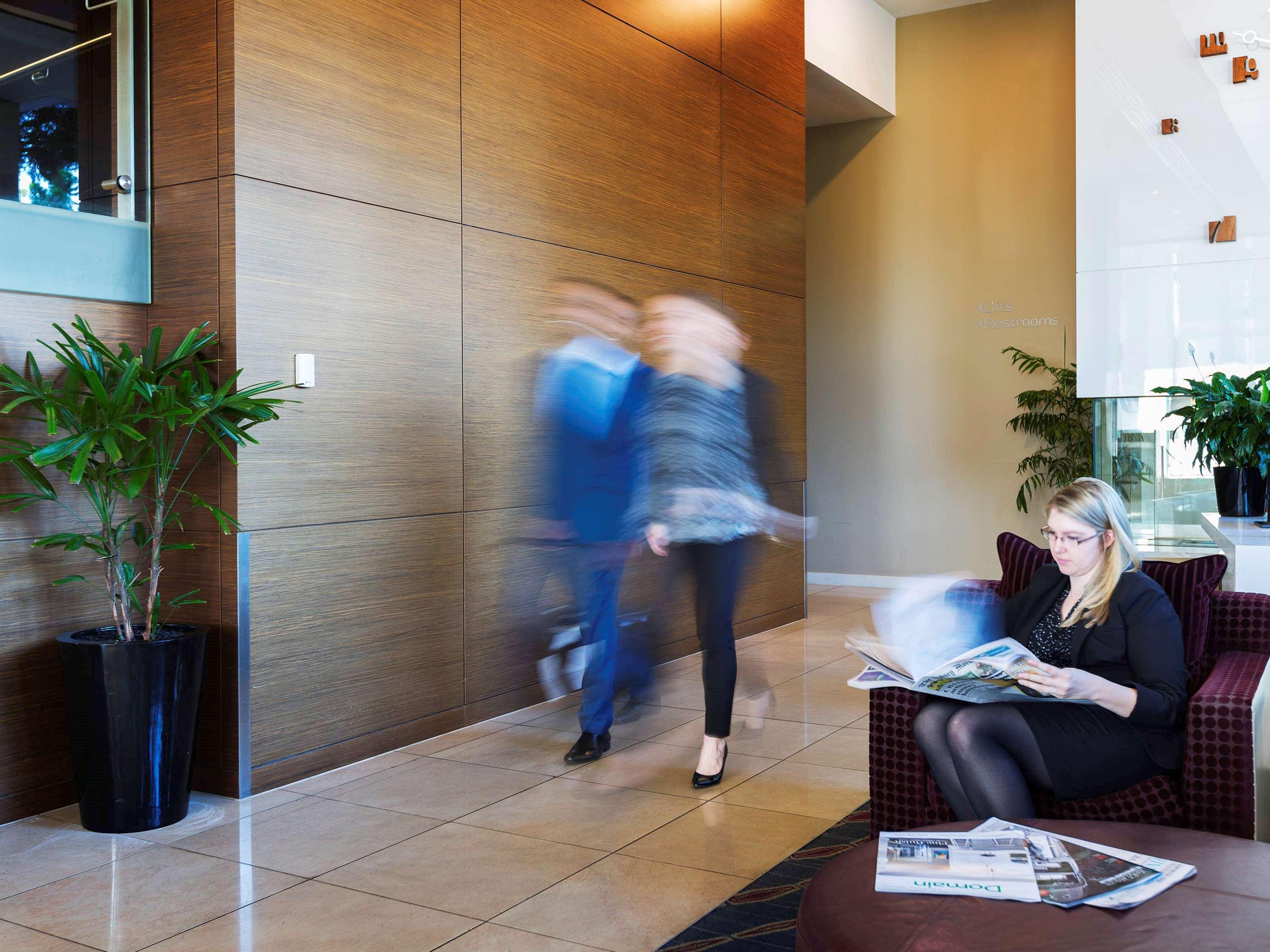 พูลแมน แอต ซิตนีย์ โอลิมปิก พาร์ค Hotel ซิดนีย์ ภายนอก รูปภาพ The lobby of the hotel