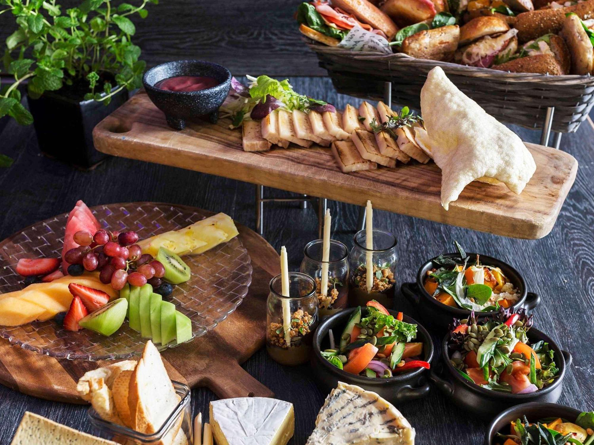 พูลแมน แอต ซิตนีย์ โอลิมปิก พาร์ค Hotel ซิดนีย์ ภายนอก รูปภาพ A selection of tapas
