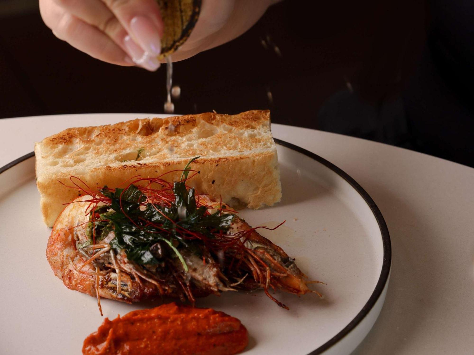 พูลแมน แอต ซิตนีย์ โอลิมปิก พาร์ค Hotel ซิดนีย์ ภายนอก รูปภาพ A prawn and bread dish