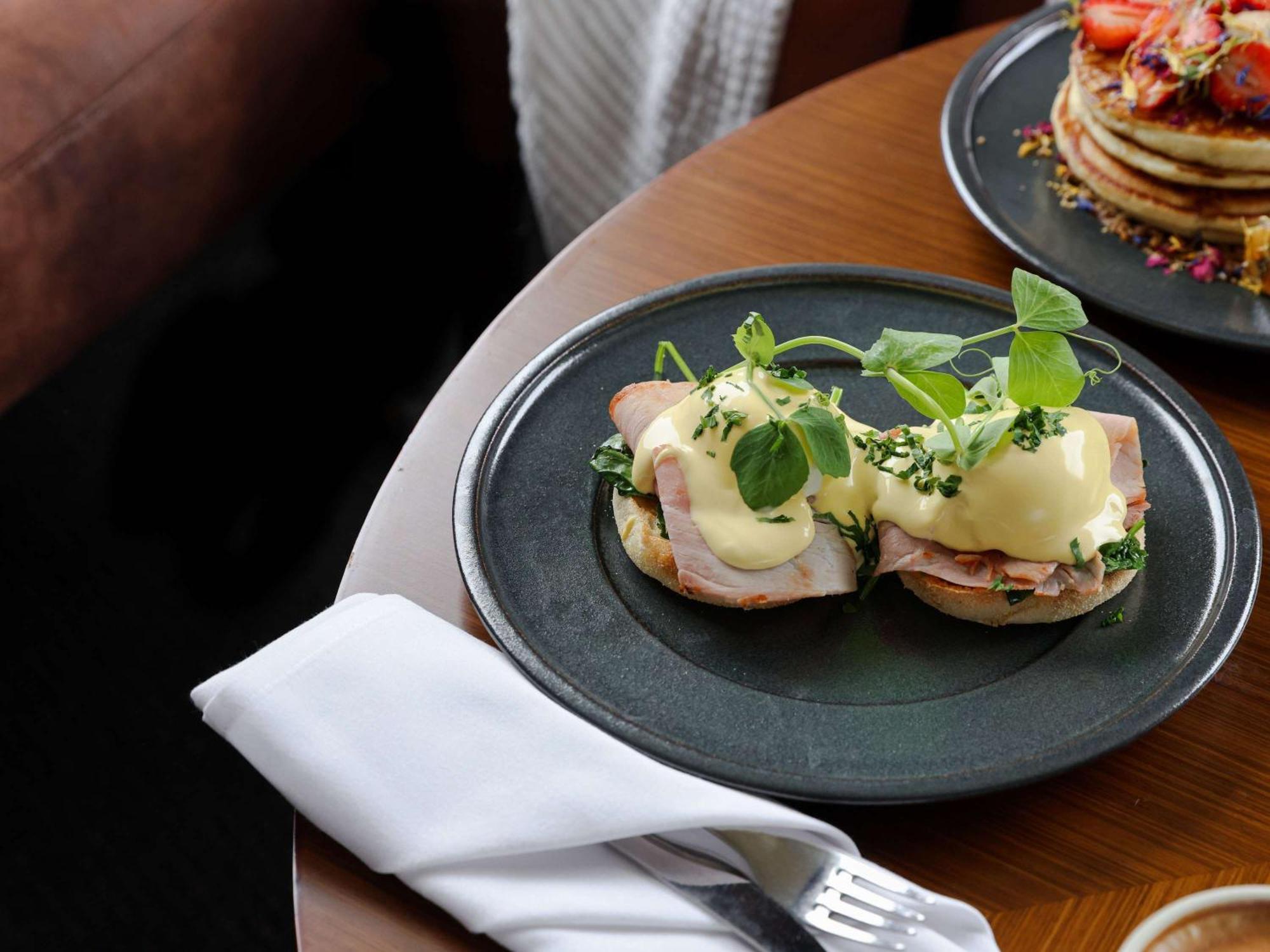พูลแมน แอต ซิตนีย์ โอลิมปิก พาร์ค Hotel ซิดนีย์ ภายนอก รูปภาพ Eggs Benedict