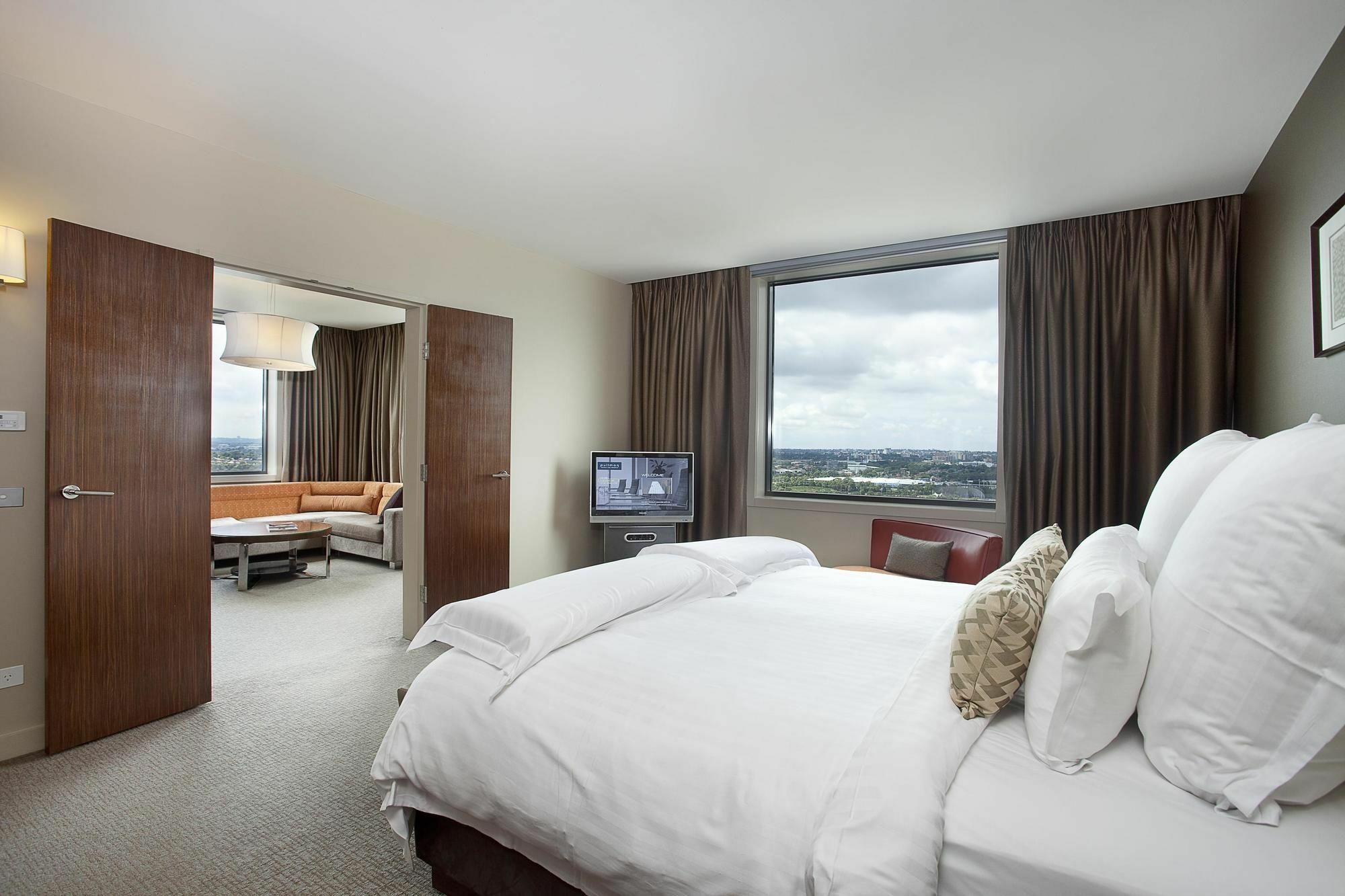 พูลแมน แอต ซิตนีย์ โอลิมปิก พาร์ค Hotel ซิดนีย์ ภายนอก รูปภาพ A bedroom at the Fairmont Austin
