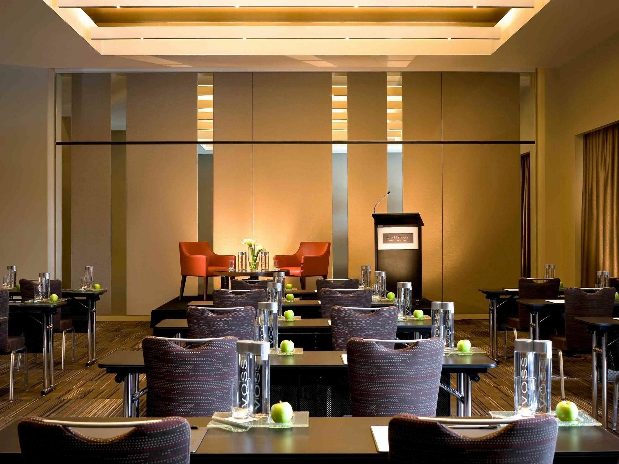 พูลแมน แอต ซิตนีย์ โอลิมปิก พาร์ค Hotel ซิดนีย์ ภายนอก รูปภาพ Meeting room at the Park Hyatt Hyderabad