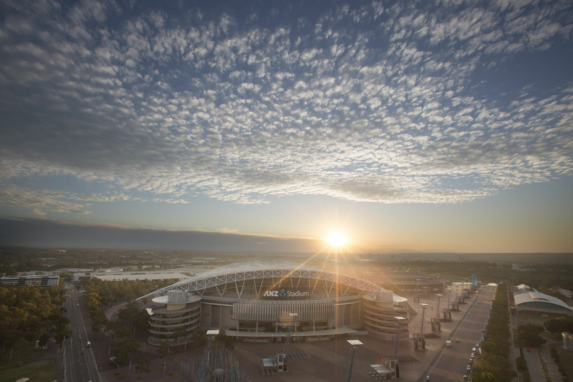พูลแมน แอต ซิตนีย์ โอลิมปิก พาร์ค Hotel ซิดนีย์ ภายนอก รูปภาพ The stadium at sunset