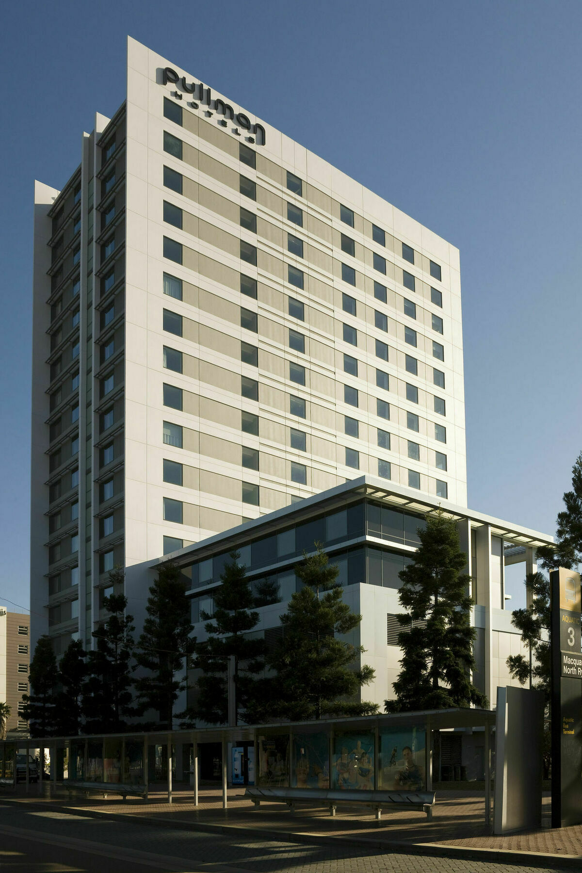 พูลแมน แอต ซิตนีย์ โอลิมปิก พาร์ค Hotel ซิดนีย์ ภายนอก รูปภาพ The new building of the University of Patras