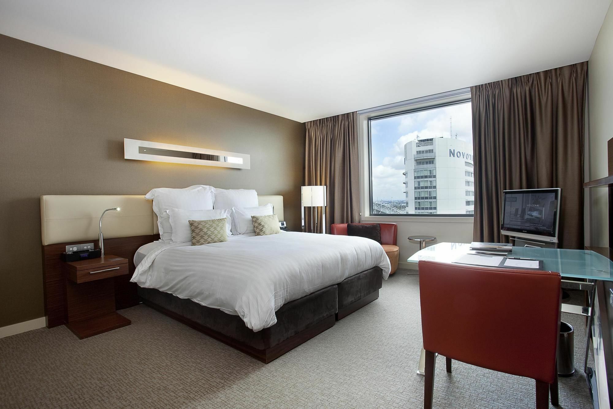 พูลแมน แอต ซิตนีย์ โอลิมปิก พาร์ค Hotel ซิดนีย์ ภายนอก รูปภาพ A room at the hotel